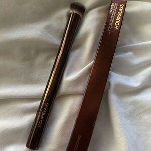 Hourglass seamless finish concealer brush